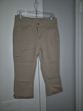 Time and Tru Women's Beige Capri Jeans Size 8